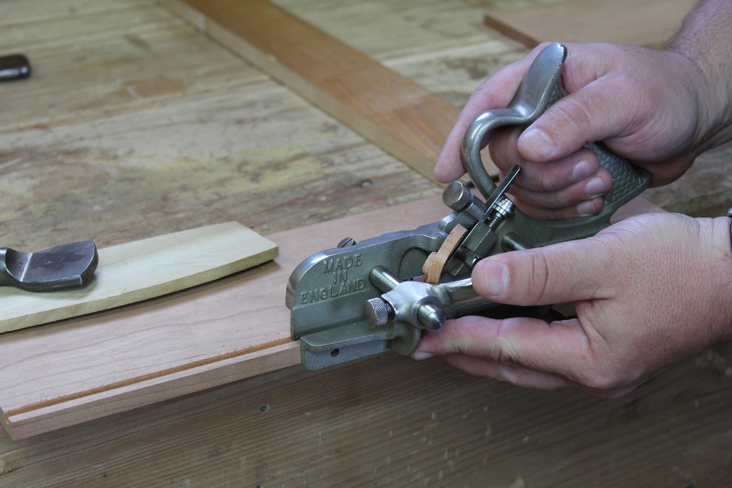 Planing a groove with a Record #44 plow plane