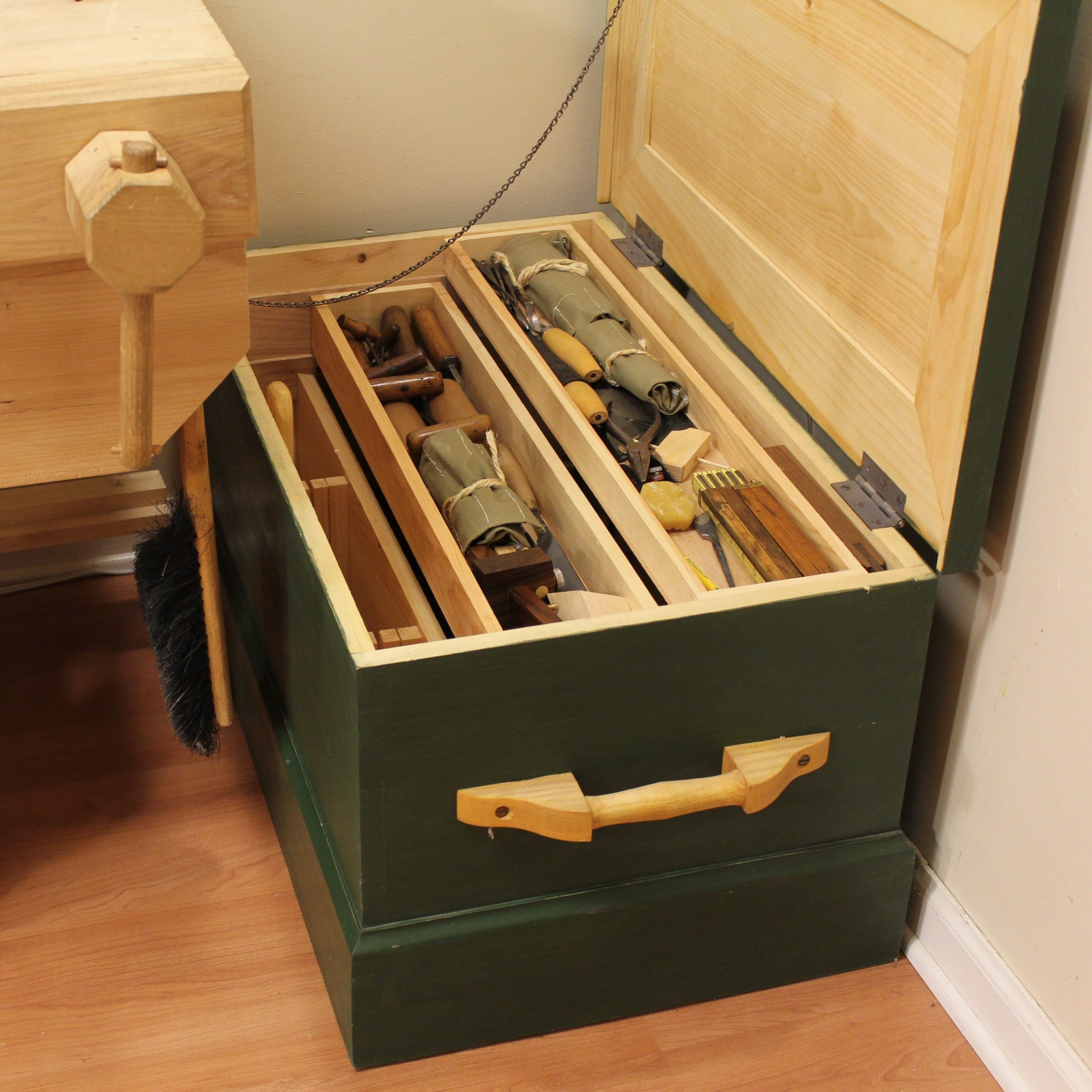 Tool Storage in a Travel Tool Chest